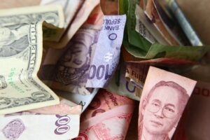 Ilustrasi perusahaan menghitung kerugian selisih kurs akibat pelemahan rupiah terhadap dolar untuk kebutuhan pajak bisnis