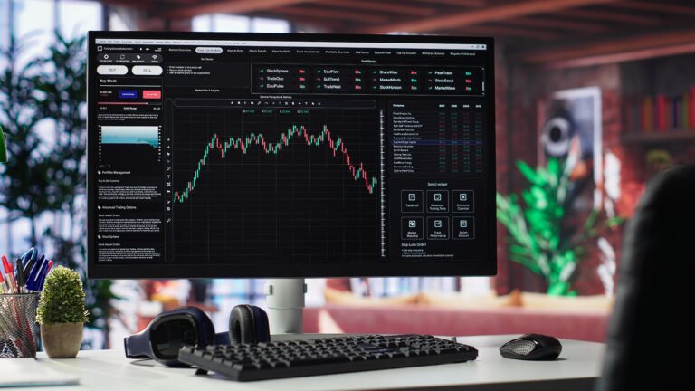 Ilustrasi investor saham yang juga menjalankan usaha UMKM dan menghitung kewajiban pajaknya