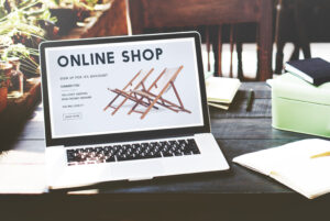 Ilustrasi transaksi jual beli di marketplace dengan sistem pemungutan PPh Pasal 22 sesuai kebijakan Direktorat Jenderal Pajak.