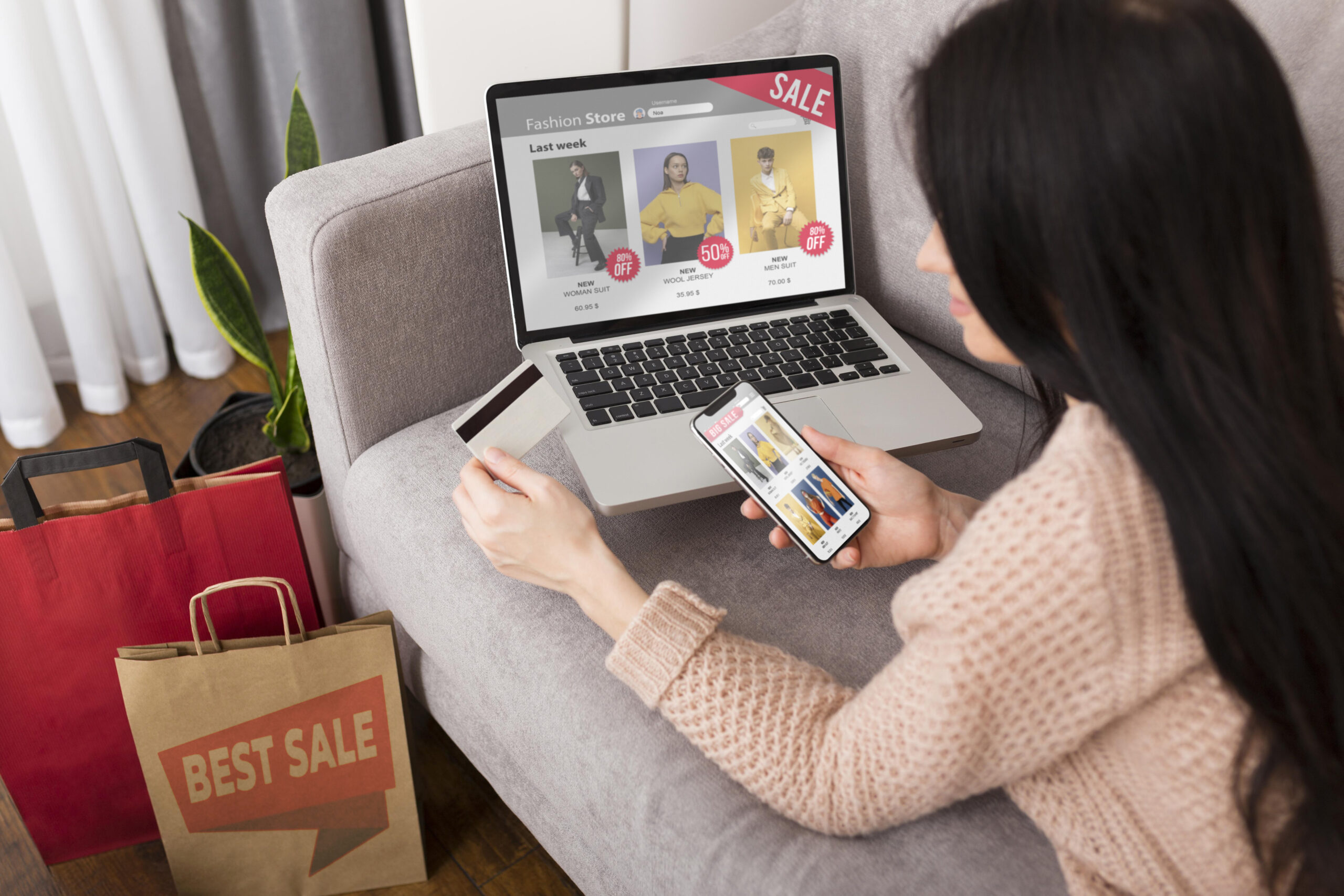 Ilustrasi penjual Shopee melihat pemberitahuan penundaan pemungutan PPh Pasal 22 marketplace hingga Oktober 2026 melalui aplikasi marketplace.